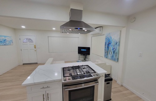 San Bernardino House | Charming 2-bedroom house with AC, WiFi in a great San Bernardino neighborhood