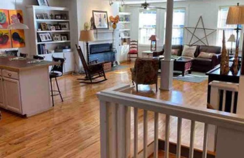 West Jefferson Apartment | Charming 2-bedroom apartment in wonderful downtown West Jefferson with WiFi, AC