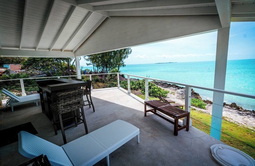 Spanish Wells House | Charming 2-bedroom house with AC, WiFi in delightful Russell Island