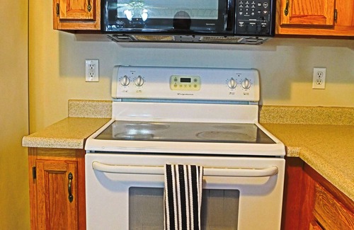 Elizabethtown House | Charming 2-bedroom townhome with AC, WiFi in nice Elizabethtown