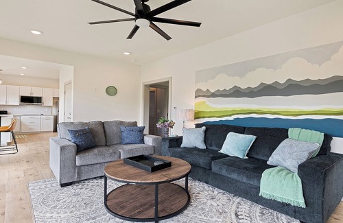 Waynesville Apartment | Charming 2-bedroom apartment with AC, WiFi in lovely Maggie Valley