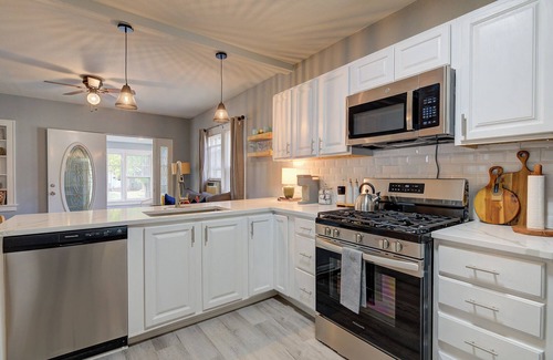 Saint Francis House | Charming 2-bedroom house near lake and airport