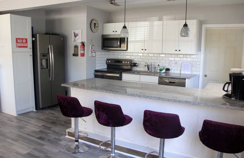 United Central Apartment | Charming 2-bedroom apartment with shared Pool, frontyard WiFi, AC