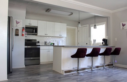 United Central Apartment | Charming 2-bedroom apartment with shared Pool, frontyard WiFi, AC