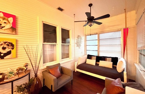Winter Garden Cottage | Charming 2-bedroom cottage in enchanting Winter Garden with AC, WiFi