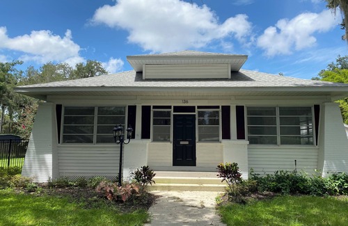 Winter Garden Cottage | Charming 2-bedroom cottage in enchanting Winter Garden with AC, WiFi