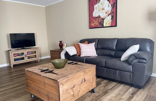 Mentor House | Charming 2 Bedroom 1 Bath First Floor Ranch Condo