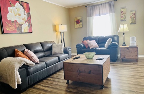 Mentor House | Charming 2 Bedroom 1 Bath First Floor Ranch Condo