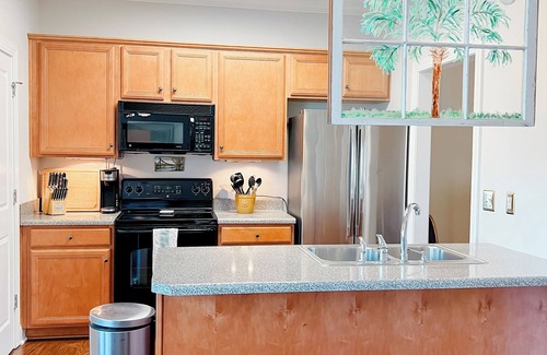Greenville House | Charming 2-bedroom 1.5 bathroom house in downtown Greenville [30 Night Minimum]
