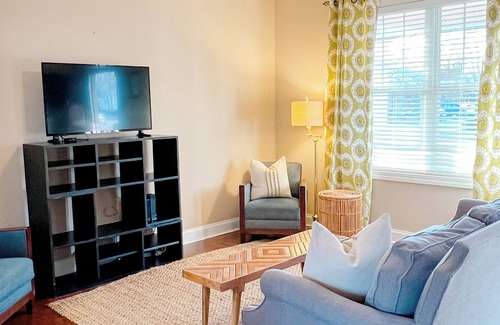 Greenville House | Charming 2-bedroom 1.5 bathroom house in downtown Greenville [30 Night Minimum]