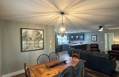 Mirror Lake Cottage | Charming 2-bedroom 2-bath cottage near town in Highlands