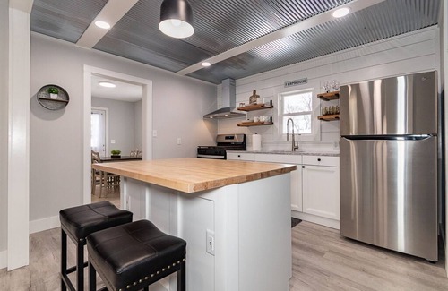 Willoughby House | Charming 2 bedroom, 2 bathroom home.