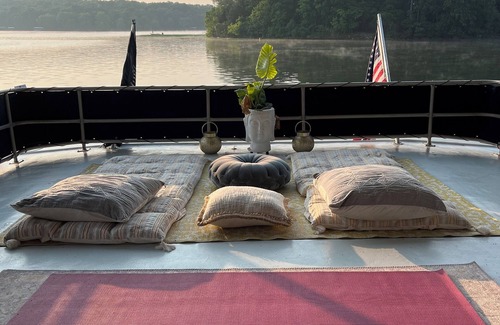 Mount Juliet Boat Rental | Charming 2-bedroom 80’ Houseboat with AC, WiFi in enchanting Mt. Juliet