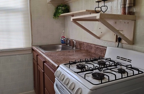 Portsmouth Apartment | Charming 2-bedroom apartment with WiFi, AC in Portsmouth. Close to Rivers Casino