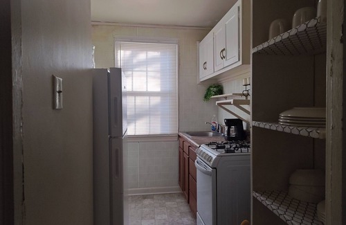 Portsmouth Apartment | Charming 2-bedroom apartment with WiFi, AC in Portsmouth. Close to Rivers Casino