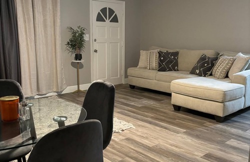 Titusville House | Charming 2-bedroom and 1-bathroom house with WiFi, AC in delightful Titusville