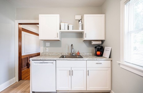 West Allis Apartment | Charming 2-bedroom apartment with AC, WiFi in fantastic West Allis