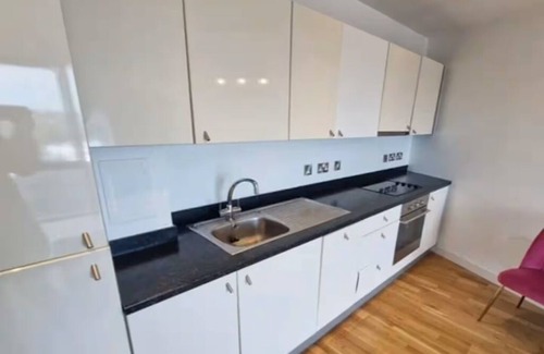 The Docks Apartment | Charming 2-bedroom apartment in delightful Liverpool with WiFi