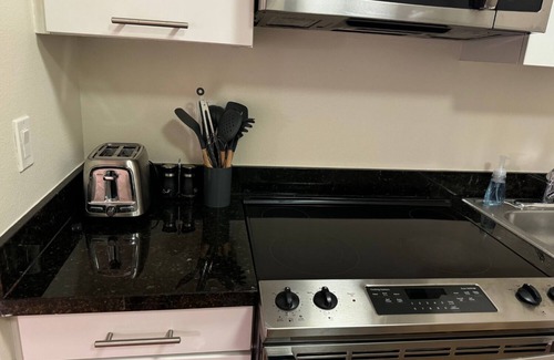Downtown Apartment | Charming 2-Bedroom Apartment in Glendale