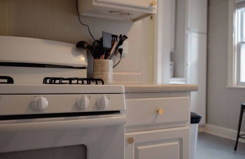 East End Apartment | Charming 2-bedroom apartment with AC, WiFi in fabulous Portland