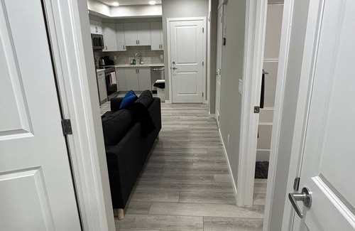 Calgary Apartment | Charming 2-bedroom apartment in fabulous Calgary with WiFi, AC