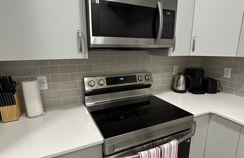 Calgary Apartment | Charming 2-bedroom apartment in fabulous Calgary with WiFi, AC