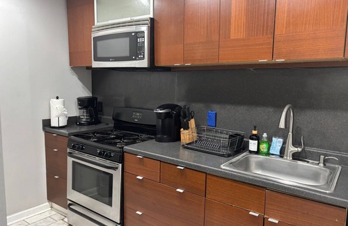 Peachtree Center Apartment | Charming 2-bedroom apartment with AC, WiFi with Pool Access 1808