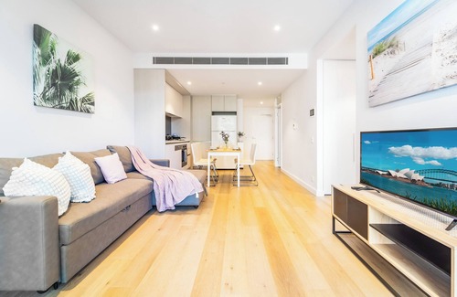 Chinatown Apartment | Charming 2-bedroom apartment in fabulous Haymarket with Pool wifi