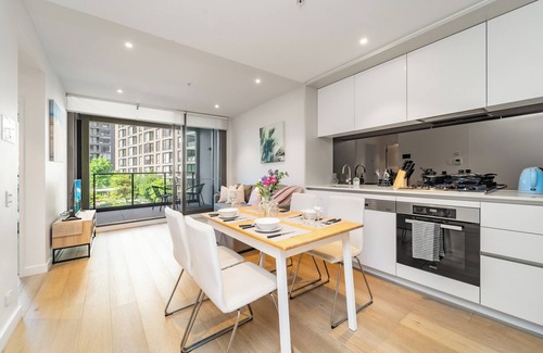 Chinatown Apartment | Charming 2-bedroom apartment in fabulous Haymarket with Pool wifi