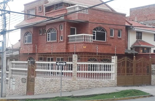 El Vecino Apartment | Charming 2-bedroom apartment in cool Cuenca with WiFi