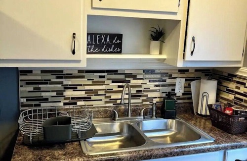 Dayton Apartment | Charming 2-bedroom apartment with WiFi, AC in nice Dayton [Apt 1]