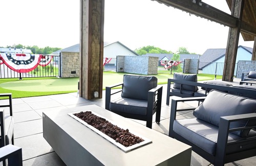 London Apartment | Charming 2-bedroom apartment with fitness center in London, Ohio