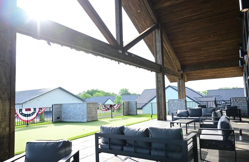 London Apartment | Charming 2-bedroom apartment with fitness center in London, Ohio