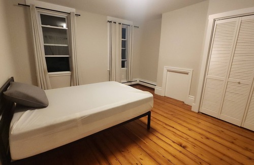 Charlestown Apartment | Charming 2-bedroom apartment with AC, in Historic Bunker Hill area of Boston.