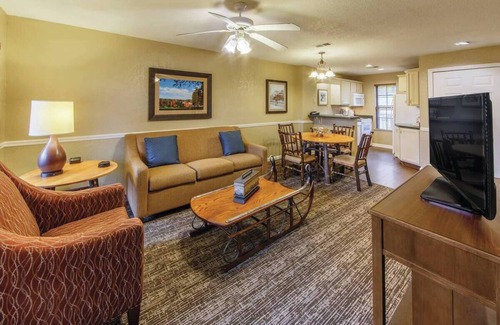 South Lee Apartment | Charming 2-bedroom apartment in Lee with fitness room, WiFi