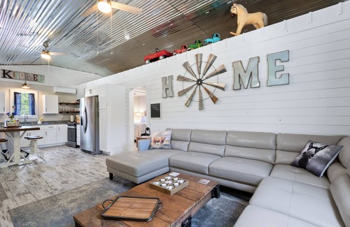 Gulf Shores House | Charming 2-bedroom barn in, Foley 8 miles to Beach, dogs welcome, near Sportplex