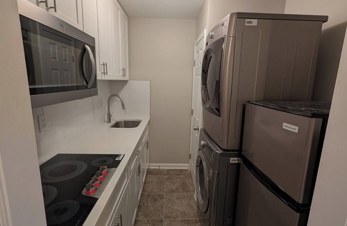Ellenwood House | Charming 2-bedroom basement with WiFi, AC in brilliant Conley