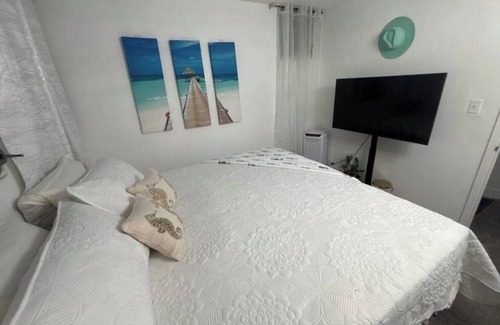 McCully - Moiliili Bed & Breakfast | Charming 2-bedroom bed & breakfast in serene Honolulu with WiFi