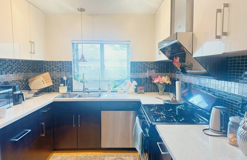 Fullerton House | Charming 2-bedroom bungalow in fabulous Fullerton