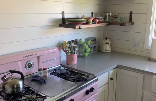 Sandpoint House | Charming 2-bedroom bungalow in brilliant Sandpoint Walkable to Lake/Town- AC
