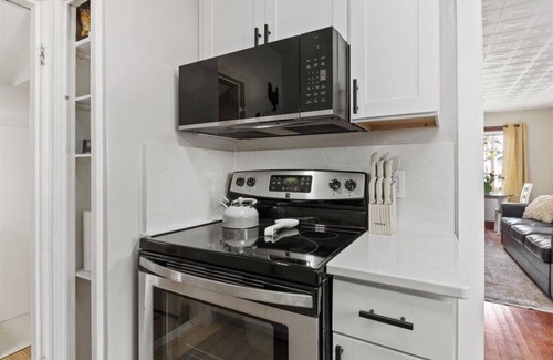 Lebanon Apartment | Charming 2-bedroom bungalow in Lebanon.