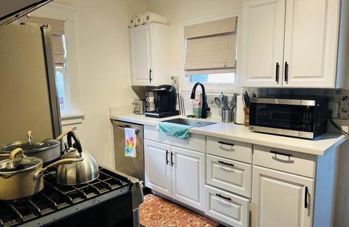 Harbor Cottage | Charming 2-bedroom cottage Beach Nearby