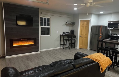 Rapid City Cottage | Charming 2-bedroom cottage house in Rapid City. Horses are welcome!
