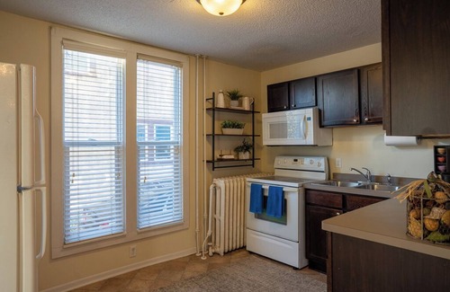 Midway Condo | Charming 2-bedroom condo in lovely Saint Paul