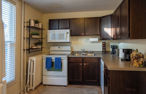 Midway Condo | Charming 2-bedroom condo in lovely Saint Paul
