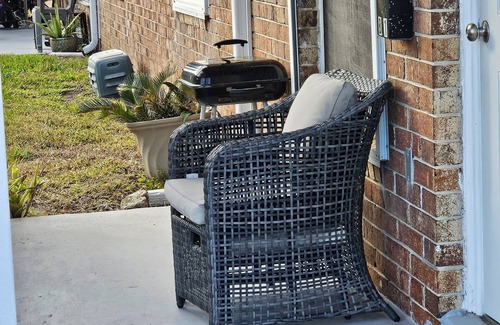 Titusville Condo | Charming 2-bedroom condo in delightful Titusville wth WiFi AC, pool laundry room