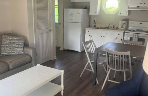 Winchester Cabin | Charming 2-bedroom cabin with WiFi, AC in quaint Winchester