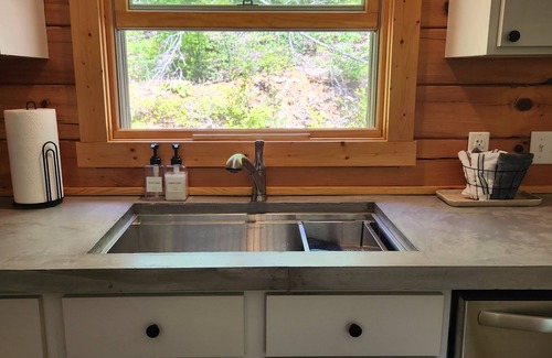 Dennard Cabin | Charming 2-bedroom cabin on Little Red River with WiFi, AC in serene Marshall