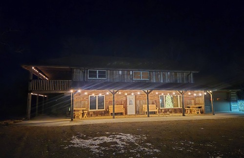 Turner County Cabin | Charming 2-bedroom cabin with AC and WiFi in marvelous Parker