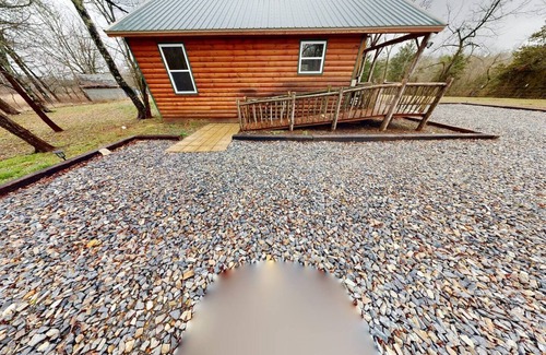 Pine Ridge Cabin | Charming 2-bedroom cabin with loft, Starlink internet, near 4x4 trails & river